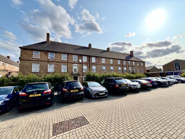 2 Bed Flat - High Street, Enfield EN3  Main Photo