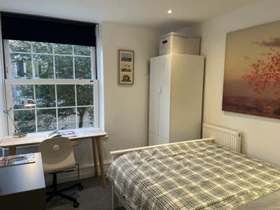 Beautiful Room in Oval (All Bills Included) Main Photo