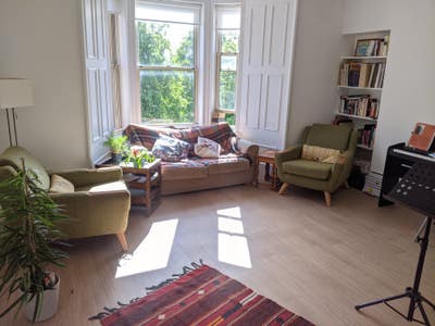 Bright 2-bed flat (duplex) overlooking Baxter Park Main Photo