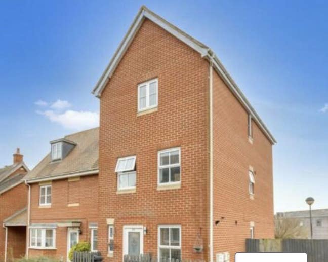 Room available in 4 bed house  Main Photo