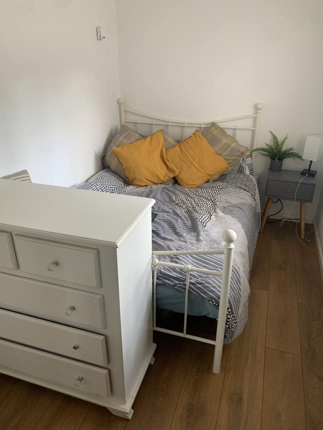 Room to rent in house Main Photo