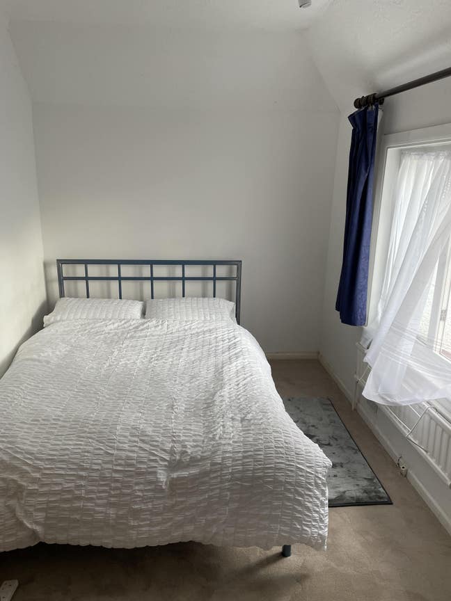 Room in a nice quiet house Main Photo