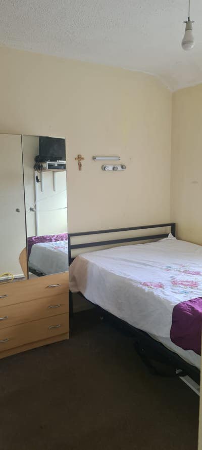 Double room to rent in 3 bed house in Dagenham Main Photo