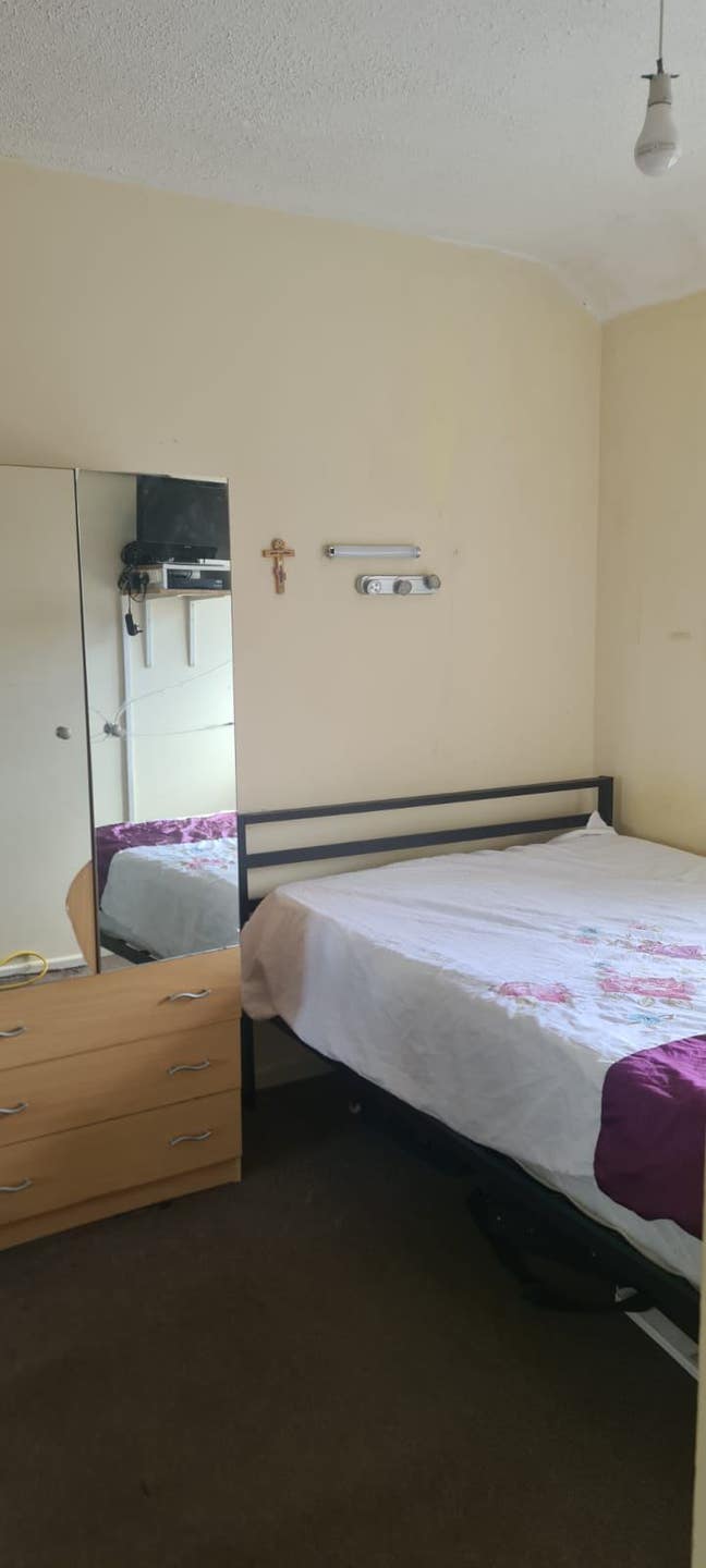 Double room to rent in 3 bed house in Dagenham Main Photo
