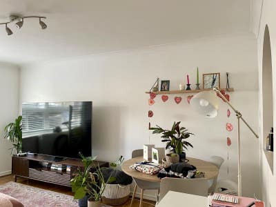 2 Bed, 1 Bath, private car park and garden Main Photo