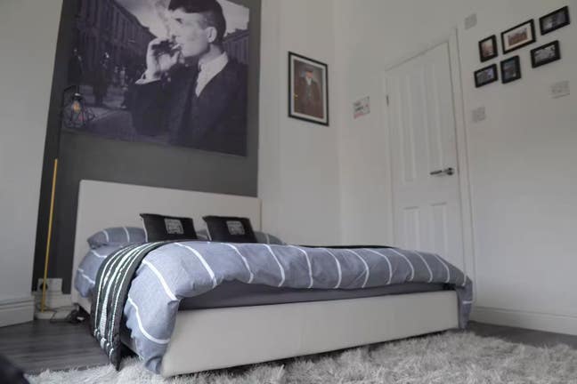 Large studio style ensuite room nr Birmingham City Main Photo