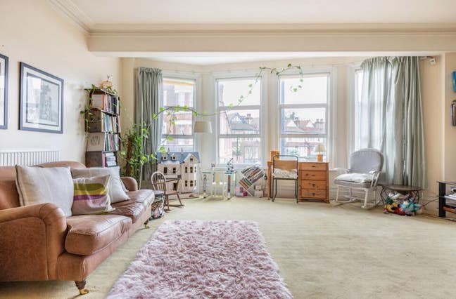 ✨ Cozy Room Available in North London Main Photo