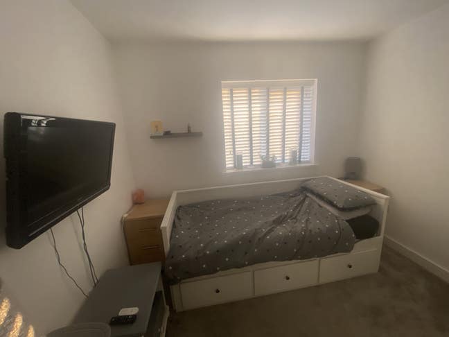 Double bedroom to rent Main Photo
