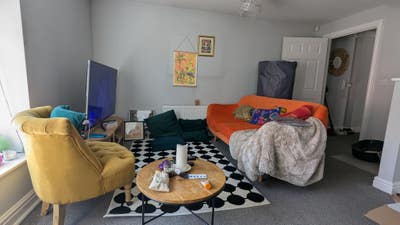 Small double in lgbt+ apartment Main Photo