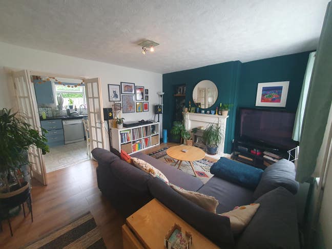 Room available in cozy home.  Main Photo