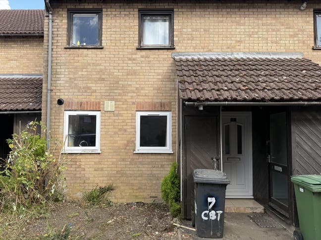 Single & Double Rooms in New House  Main Photo