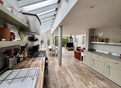 Gorgeous house 2 rooms available in Clapham Main Photo
