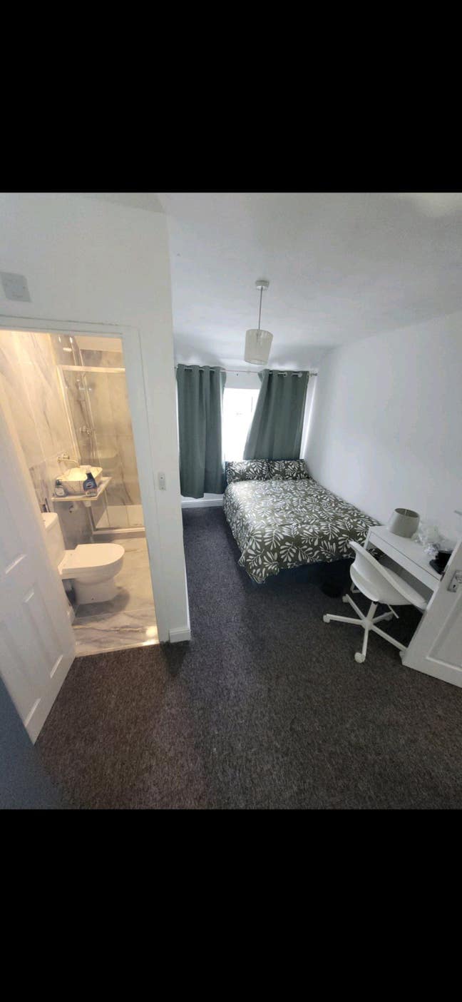 Double Ensuite Close to DVH / B'water Main Photo