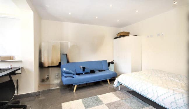 Spacious Double Room for Rent Main Photo