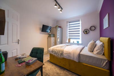 Luxury Boutique Style Room with En-suite Main Photo