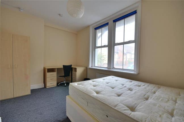 Prime Location - 6Mins to Uni-Student Double Rooms Main Photo