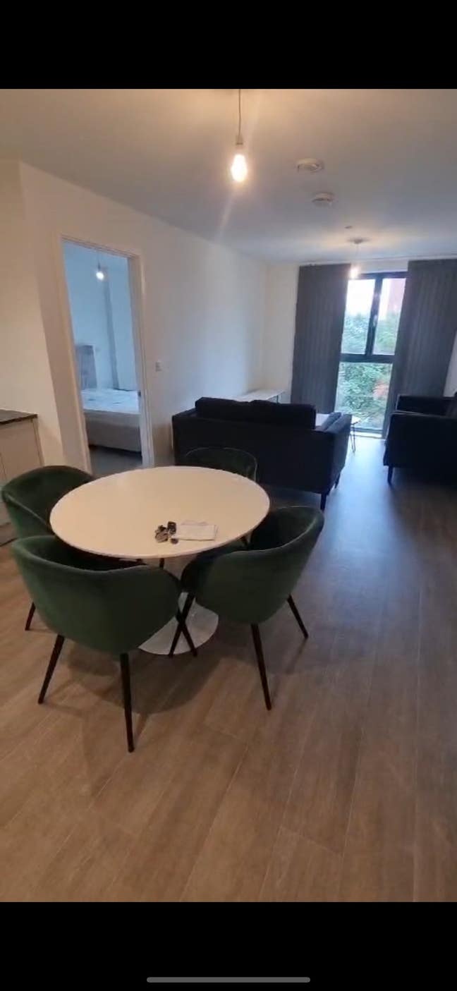 Spacious 2-Bed Flat Available Now Main Photo