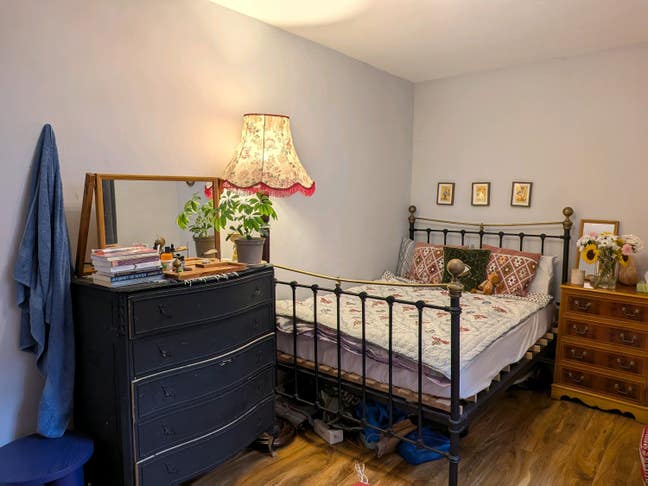 Room in flat next to station  Main Photo