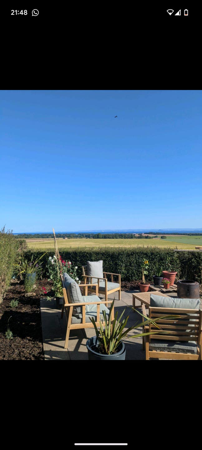 Sunny double bedroom with countryside + sea views! Main Photo