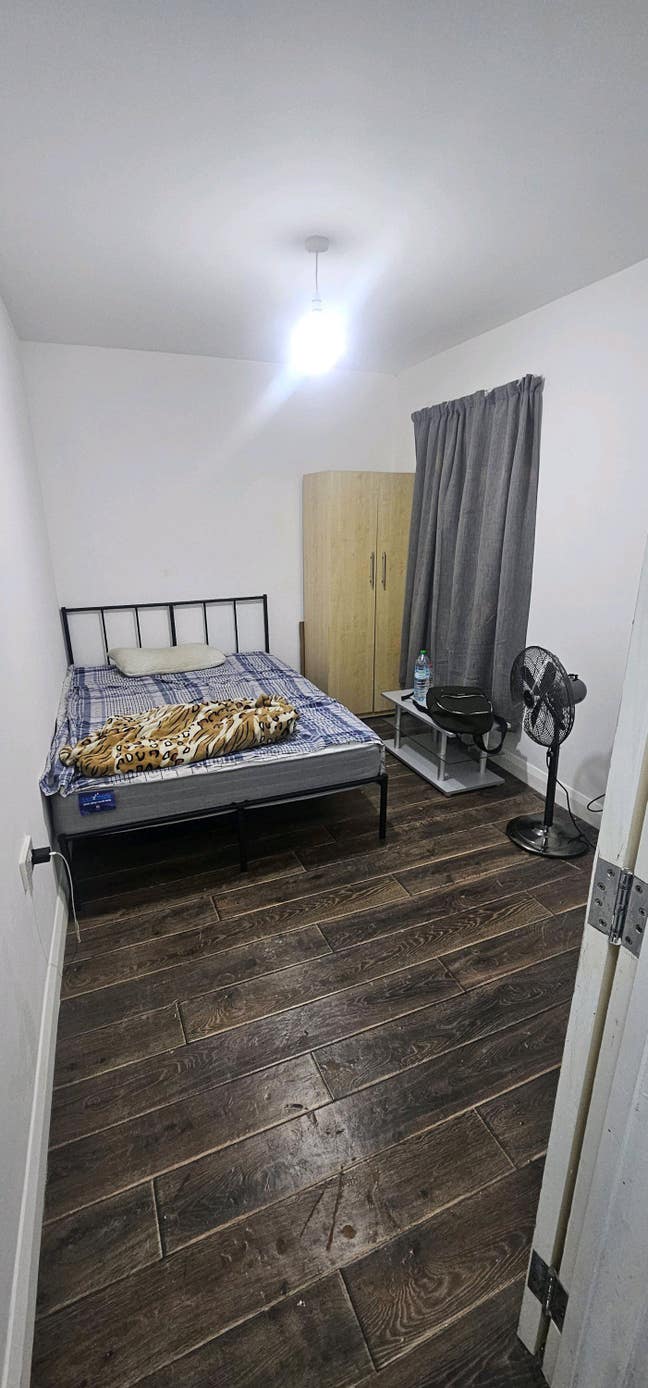1 dobble room in heart of ilfordlane wingate road Main Photo