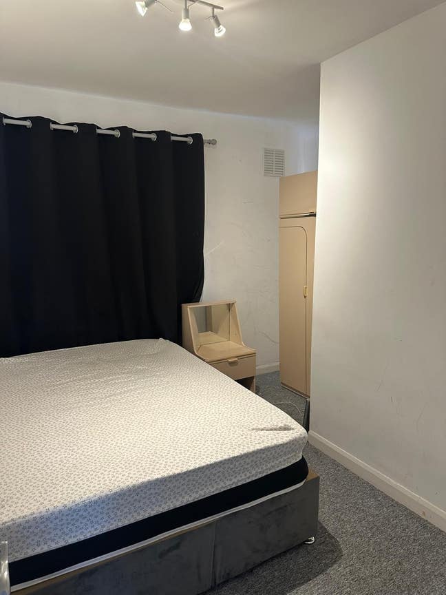 Double bed room available  Main Photo