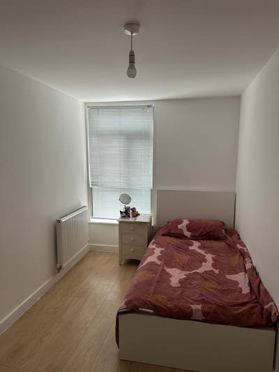Seconds away from the station-single room Main Photo