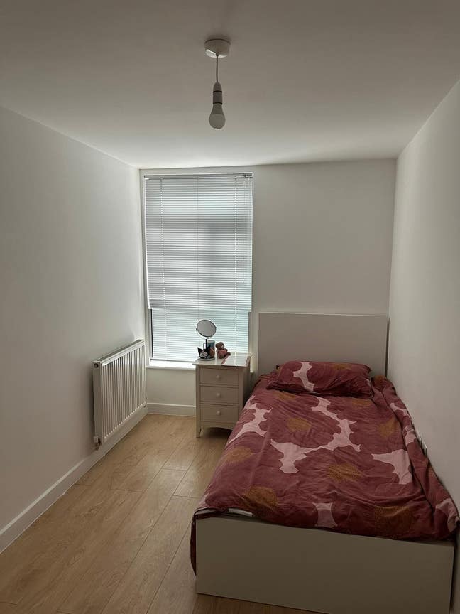 Seconds away from the station-single room Main Photo