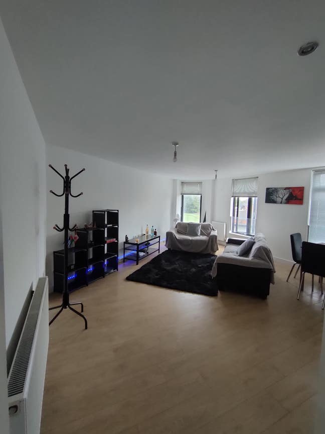 Seconds away from the station-single room Main Photo