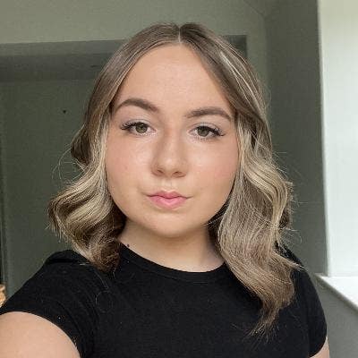 Professional Female seeks a double room Main Photo