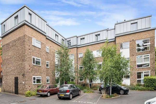 Stylish 2-Bedroom Flat in Prime East Putney  Main Photo
