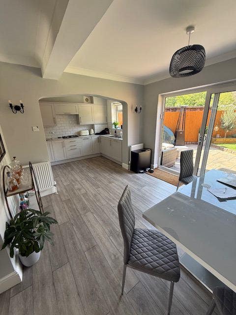 Room in a lovely house with Gym and garden Main Photo