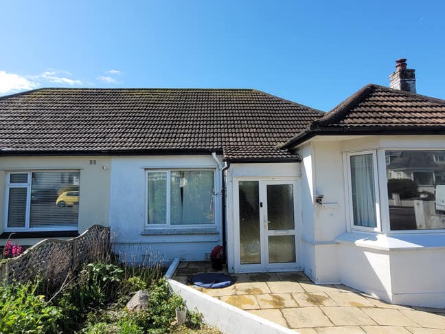 Large double room close to beaches Main Photo