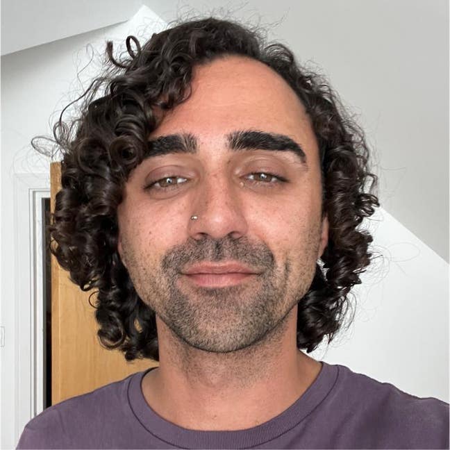 Professional male seeks double room Main Photo