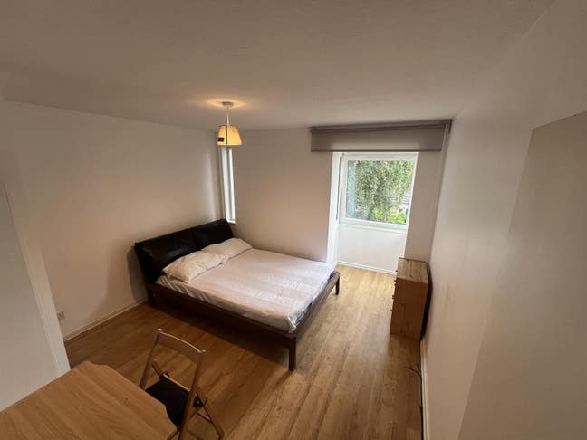 Double Sized Bed Room  Main Photo