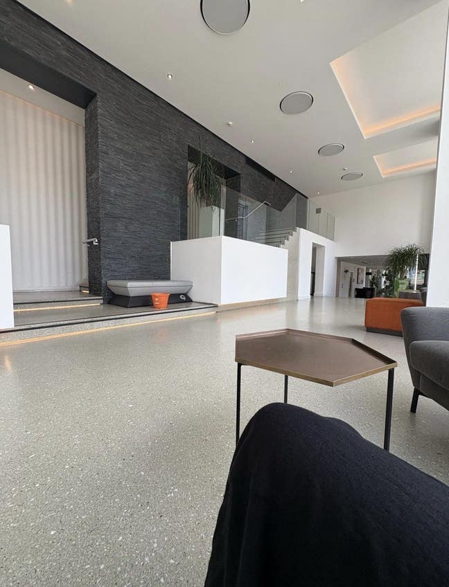 Double bed room in a 3 bed room apartment  Main Photo
