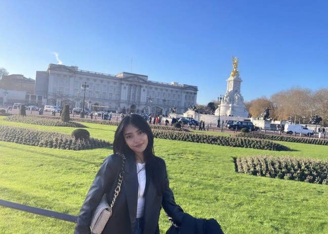 Hi! I'm a recent grad looking for a short-ter... Main Photo