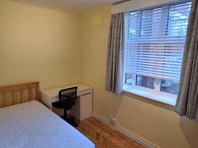 Double Room in Art Deco Mansion Block Main Photo