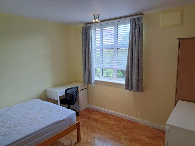Two Double Rooms in Art Deco Mansion Block Main Photo