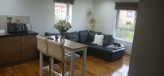 Room available for the week - lochend park view Main Photo