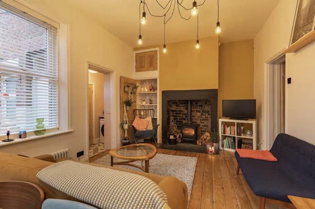 Cozy 2-bed Home Main Photo