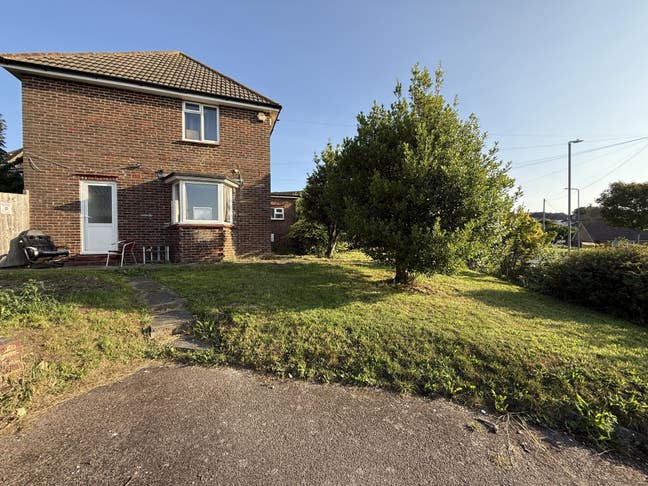 Comfortable single room in friendly house share Main Photo