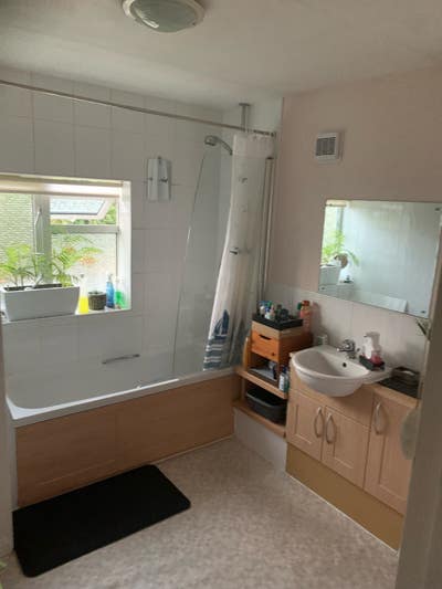 Large double room for rent £1300 per month Main Photo