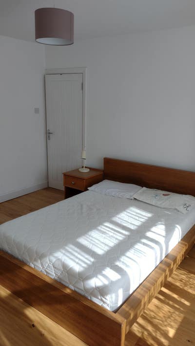 Spacious, tidy, clean, quiet, nice house mates Main Photo