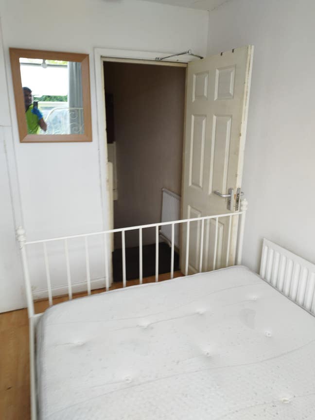 Room for Rent  Main Photo