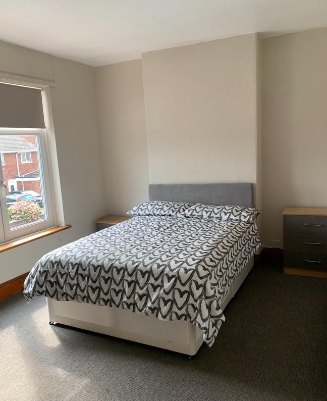 Double Room  Available £650.00 Pcm Bills Included Main Photo