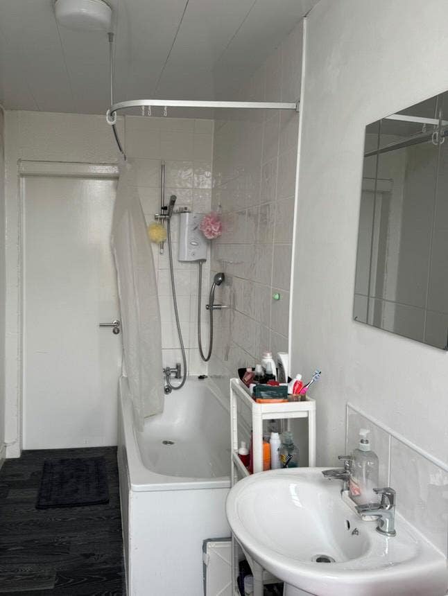 2 Rooms Available - Students Glasgow Uni Girl Flat Main Photo