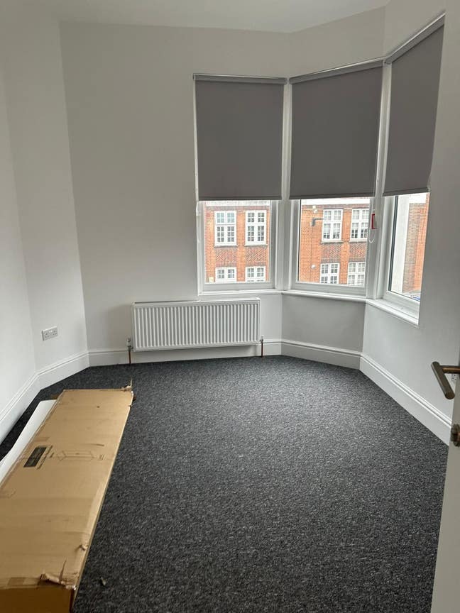High ceiling / Double room / Beckenham High ST Main Photo
