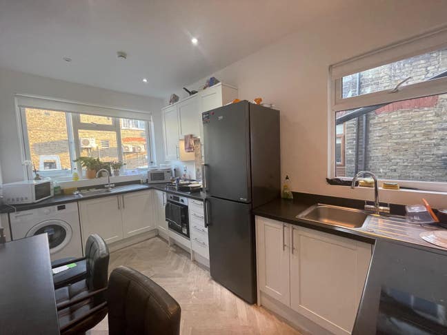 High ceiling / Double room / Beckenham High ST Main Photo