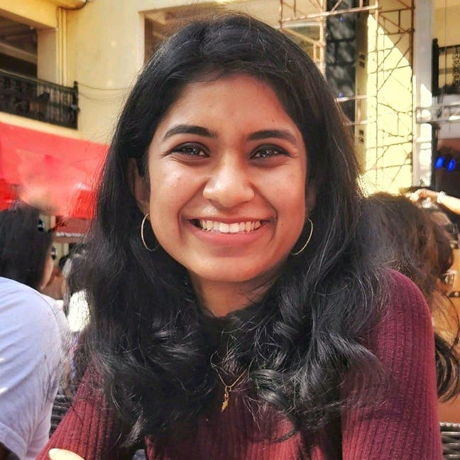 Female professional looking for a short term let  Main Photo