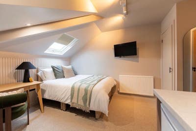 Beautifully Finished Brand New Studios! DE22  Main Photo